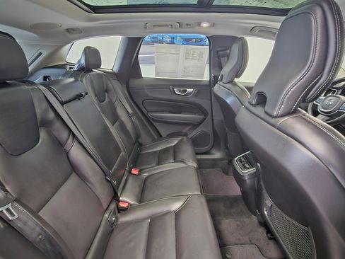 Certified 2022 Volvo XC60 B6 Inscription w/ Climate Package image 17