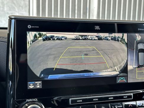 Used 2021 Toyota Highlander Platinum image 20