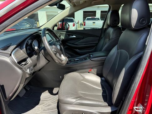 Used 2017 Buick Envision Essence FWD image 2