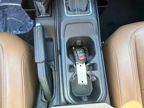 Used 2023 Jeep Gladiator Rubicon AWD/4WD image 31