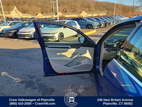 Used 2017 Volkswagen Passat 1.8T SEL Premium image 37