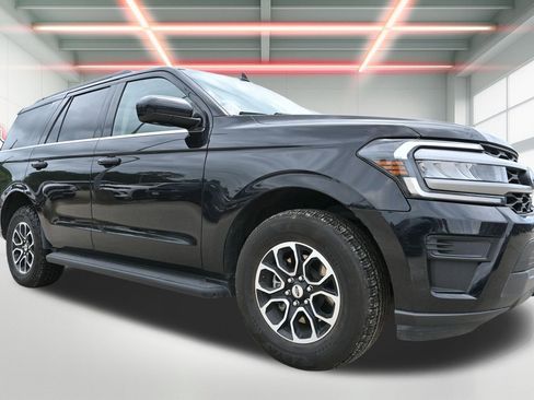 Used 2024 Ford Expedition XLT RWD image 4