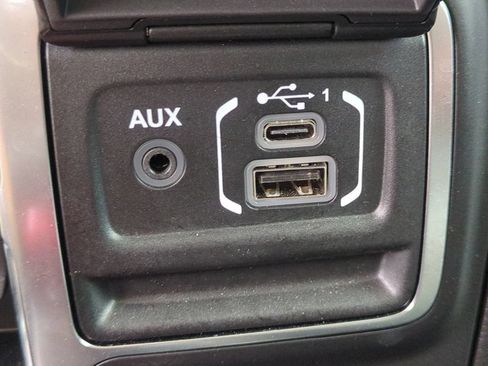 Used 2025 Jeep Wrangler Unlimited Sahara AWD/4WD image 23