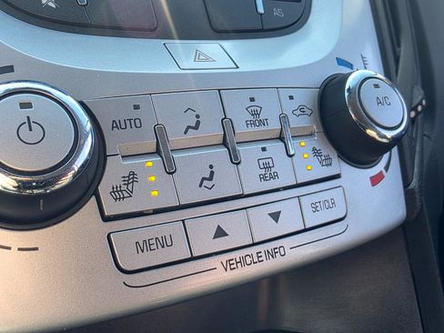 Used 2017 Chevrolet Equinox LT w/ Convenience Package image 9