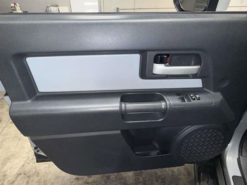 Used 2014 Toyota FJ Cruiser 4WD w/ Upgrade Package image 18