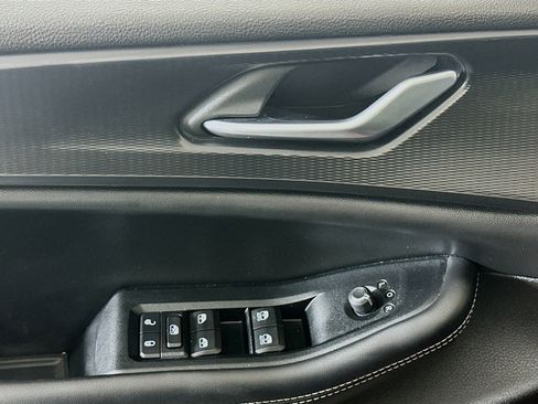 Used 2023 Jeep Grand Cherokee L Laredo image 15