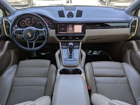 Used 2023 Porsche Cayenne AWD/4WD image 16