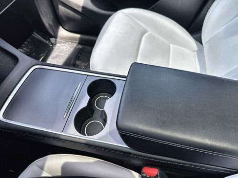 Used 2023 Tesla Model Y Long Range AWD/4WD image 22