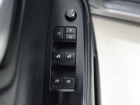 Used 2019 Toyota Highlander SE FWD image 21