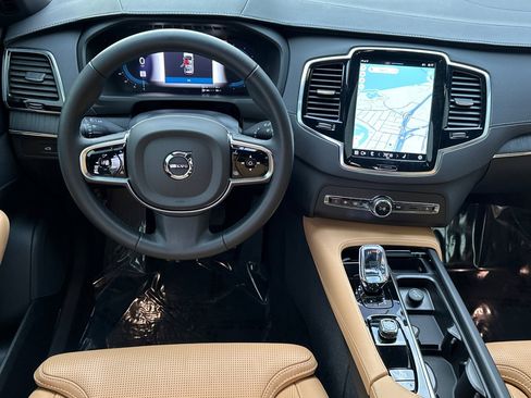 Certified 2025 Volvo XC90 T8 Ultra image 17