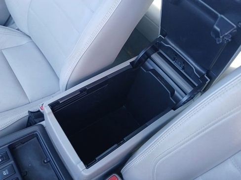 Used 2016 Toyota Camry XLE image 18