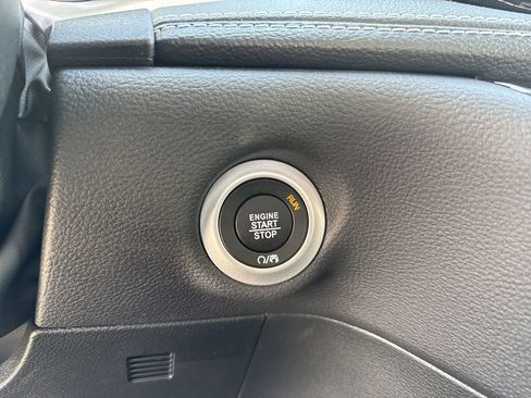 New 2026 Chrysler Pacifica Select FWD image 32