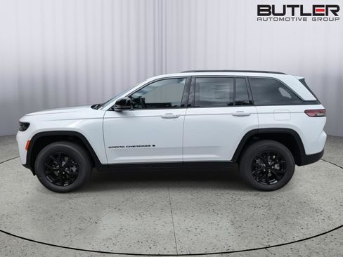 New 2026 Jeep Grand Cherokee Altitude RWD image 3