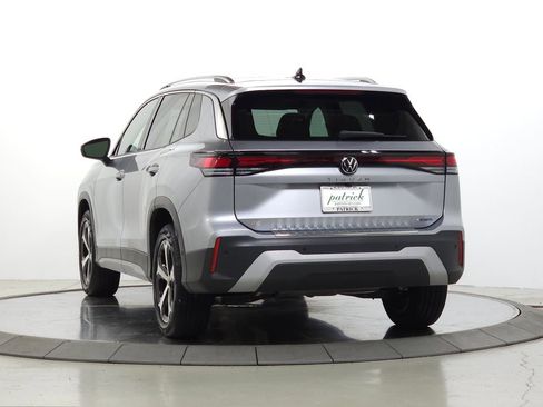 Used 2025 Volkswagen Tiguan SE AWD/4WD image 7