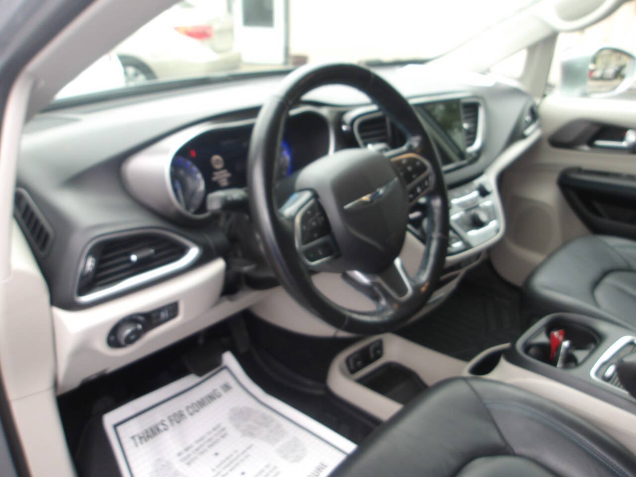 Used 2021 Chrysler Pacifica Touring-L FWD image 10