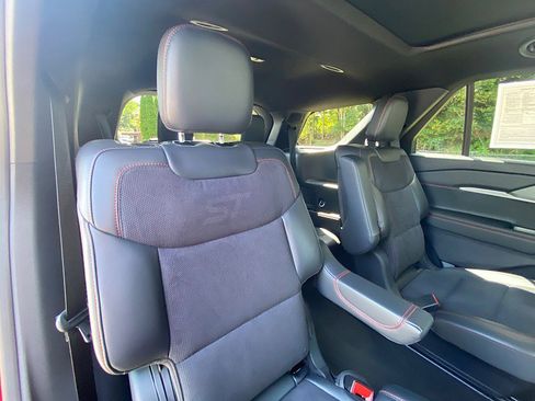 Certified 2025 Ford Explorer ST w/ Sun And Sound Package image 40