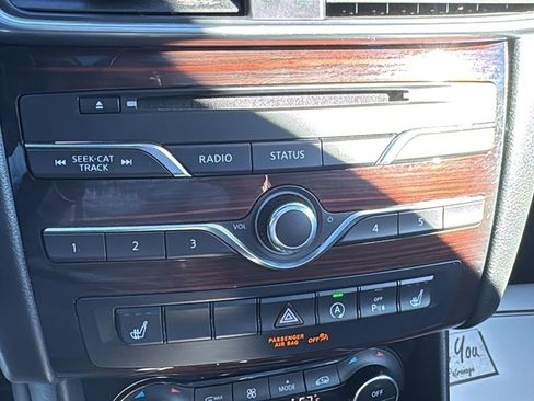 Used 2018 INFINITI QX30 Premium w/ Technology Package image 31