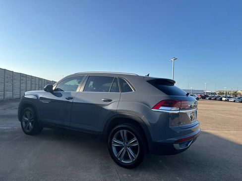Used 2020 Volkswagen Atlas Cross Sport SE w/ Panoramic Sunroof Package FWD image 13