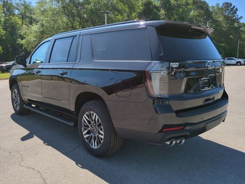 New 2026 Chevrolet Suburban Z71 w/ Comfort Package AWD/4WD image 6