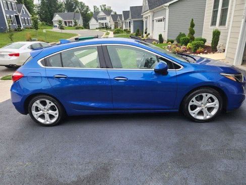 Used 2017 Chevrolet Cruze Premier FWD image 2