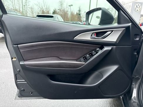 Used 2017 MAZDA MAZDA3 Touring image 18