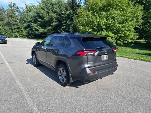 Used 2022 Toyota RAV4 XLE w/ Carpet Mat Package (TMS) AWD/4WD image 5