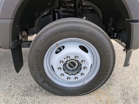 Used 2024 Ford F550 4x4 Regular Cab Super Duty image 11