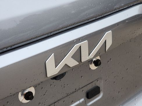 Used 2023 Kia Niro EX image 11