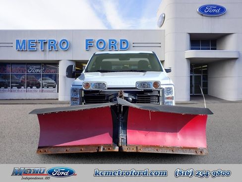 Certified 2023 Ford F250 XL w/ Snow Plow/Camper Package AWD/4WD image 8