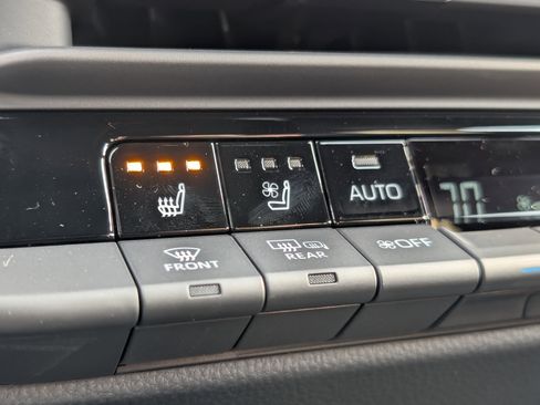 New 2025 Toyota Crown Signia image 4