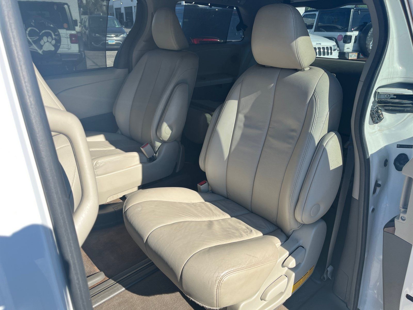 Used 2014 Toyota Sienna XLE w/ XLE Premium Package FWD image 28