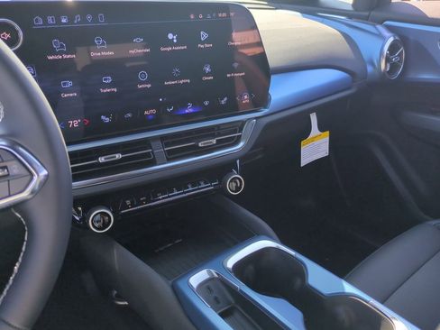 New 2026 Chevrolet Equinox EV LT image 13