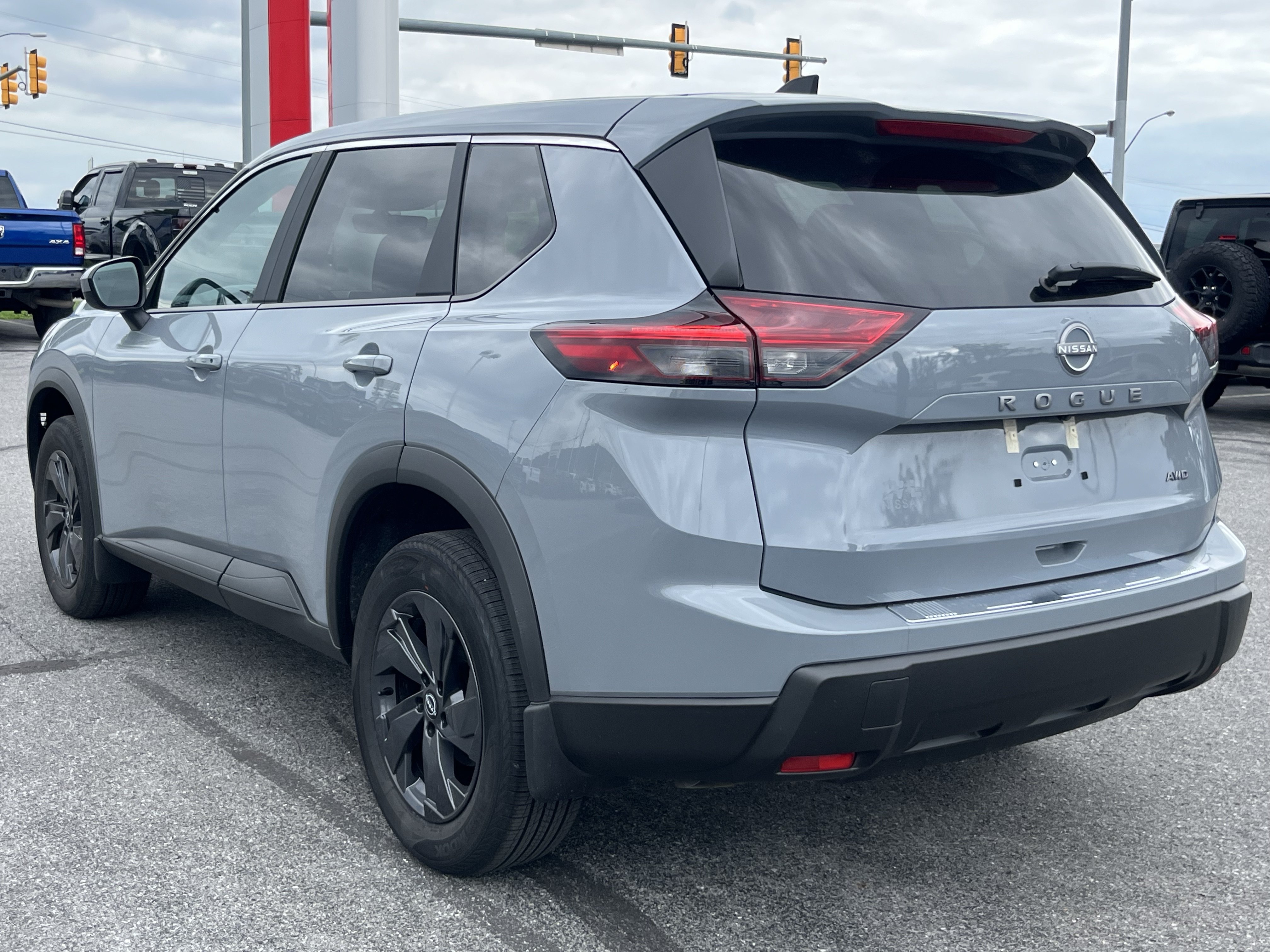 Used 2026 Nissan Rogue SV w/ Cold Weather Package AWD/4WD image 9