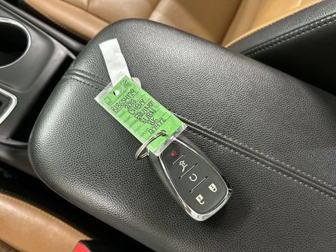 Used 2018 Chevrolet Equinox Premier AWD/4WD image 12