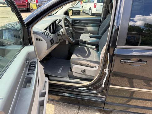 Used 2009 Dodge Grand Caravan SXT w/ Trailer Tow Group FWD image 11