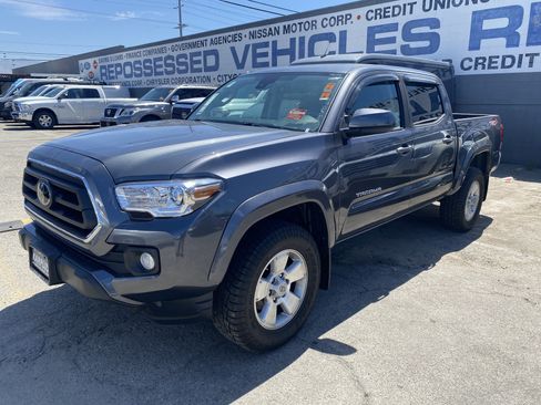 Used 2021 Toyota Tacoma SR5 RWD image 2