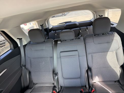 Used 2025 Ford Explorer Active AWD/4WD image 26