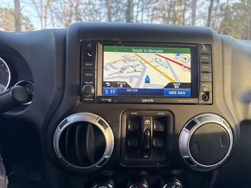 Used 2012 Jeep Wrangler Unlimited Sahara image 17