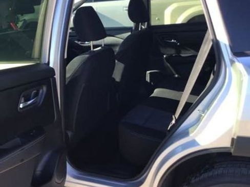 Used 2024 Nissan Rogue SV image 12