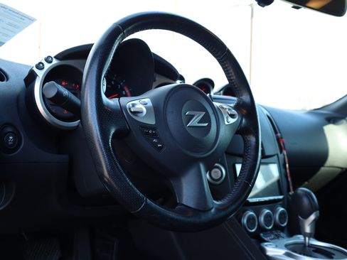 Used 2017 Nissan 370Z Touring image 18