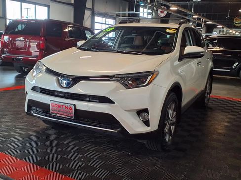Used 2018 Toyota RAV4 Limited AWD/4WD image 4