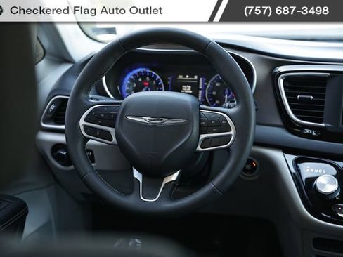 Used 2022 Chrysler Voyager LX FWD image 27