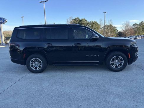 Used 2023 Jeep Wagoneer 4WD image 8