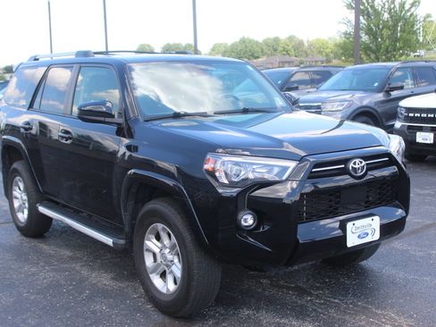 Used 2024 Toyota 4Runner SR5 AWD/4WD image 7