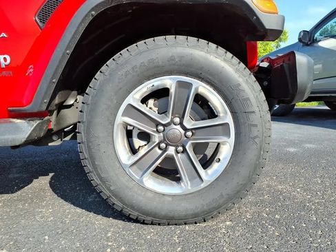 Used 2020 Jeep Wrangler Unlimited Sahara AWD/4WD image 9