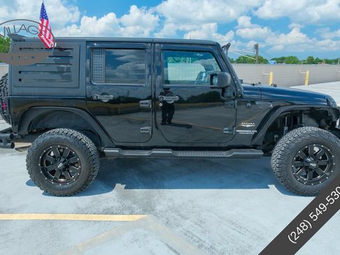 Used 2012 Jeep Wrangler Unlimited Sahara AWD/4WD image 3