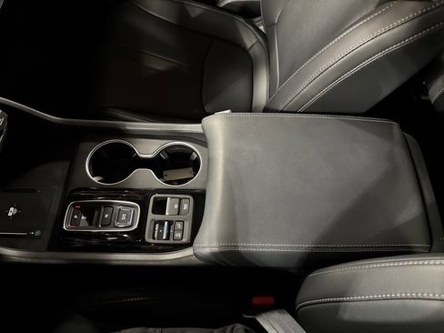Used 2025 Honda Pilot Touring image 28