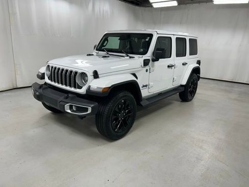 Used 2025 Jeep Wrangler Unlimited Sahara image 2