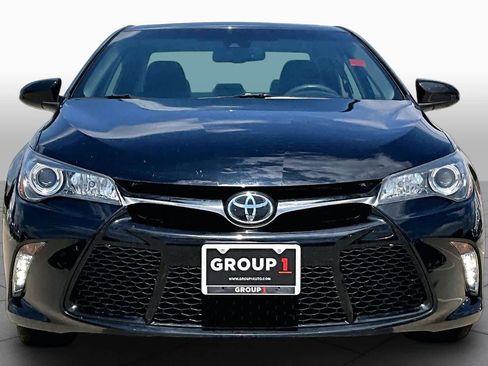 Used 2017 Toyota Camry XSE w/ Moonroof Package FWD image 4