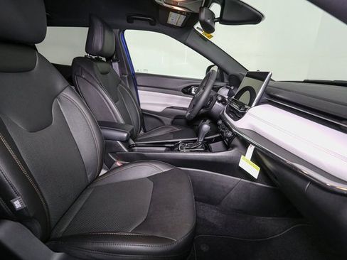 Used 2023 Jeep Compass Limited image 17